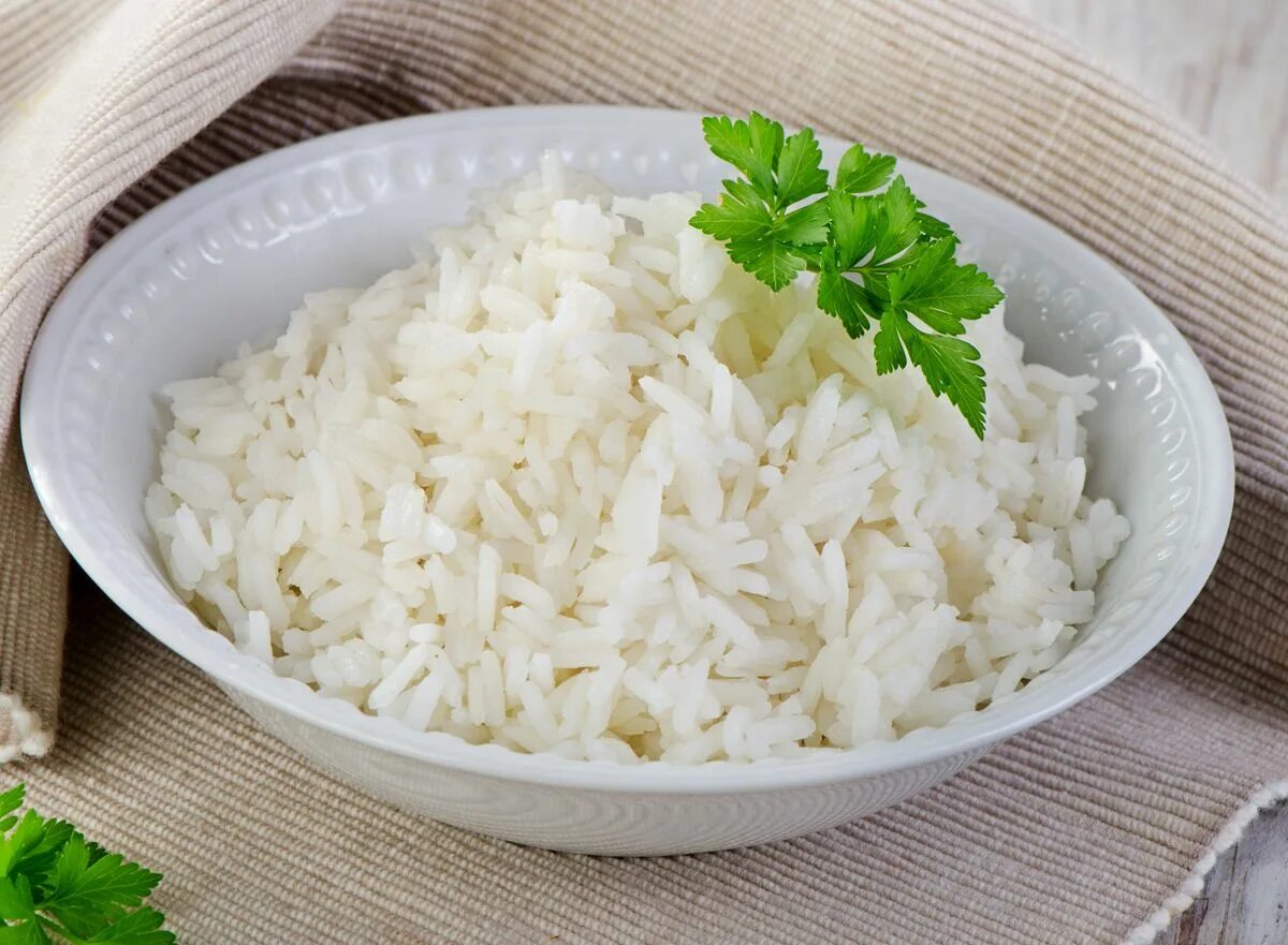 White rice. Рис отварной рассыпчатый. Рис припущенный. Рис рассыпчатый на гарнир. Вареный рассыпчатый рис.