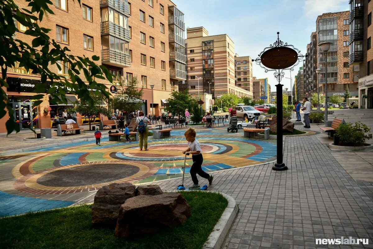 Улица гагарина краснодар сквер. Николаевский сквер краснодар. Прогулка в городе. Николаевский сквер краснодар. Гагаринский бульвар краснодар.
