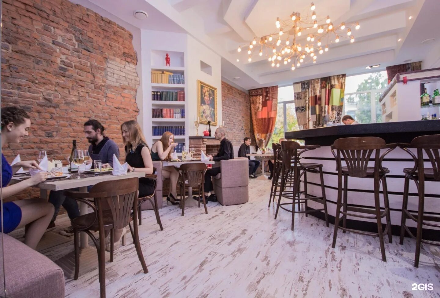 Ресторан с актерами. Кафе актер тверь. Ресторан с актерами. Кафе артист петрозаводск. Актер в ресторане.