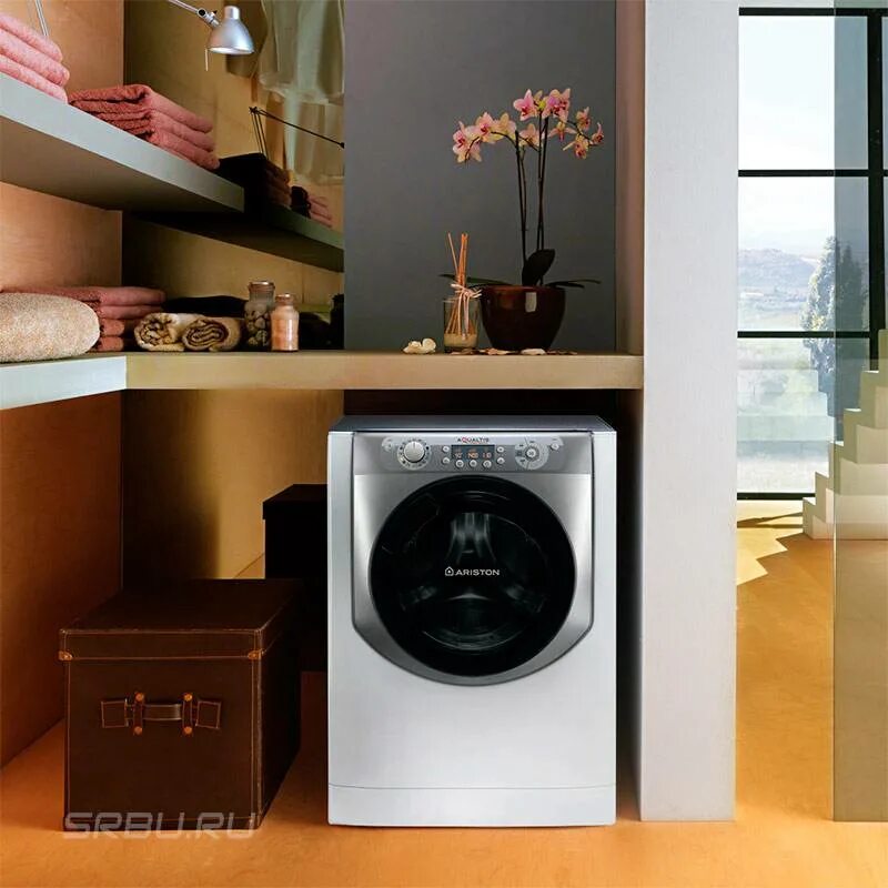 Хотпоинт аристон стиральная машина узкая. Реклама стиральной машины. Полки на стиральную машину. Стиральная машина бежевая. Выбрать узкую стиральную машину.
