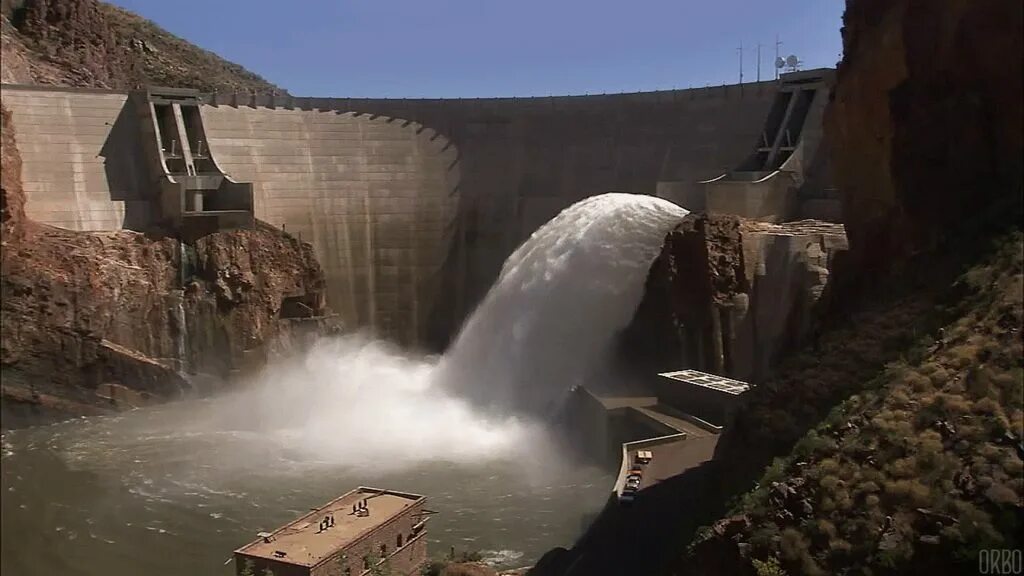 Падающая вода с плотины
