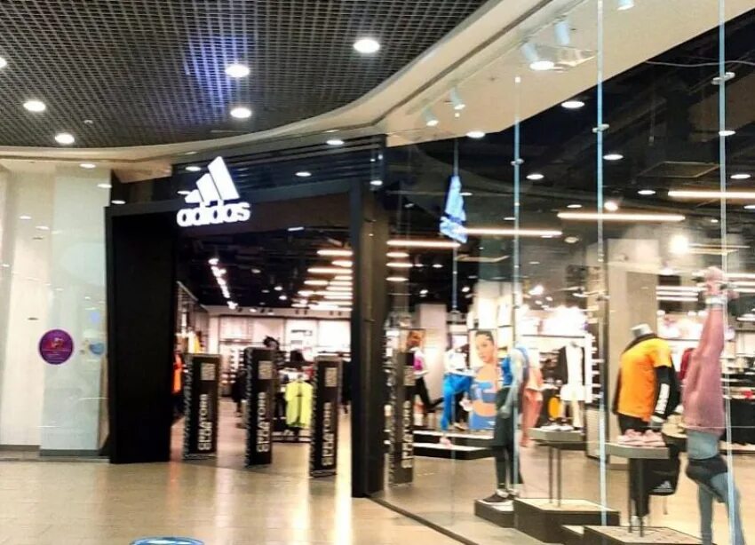 Дисконт адидас Краснодар. Закрытие магазина adidas. Магазин адидас закрылся. ТЦ город адидас. Адидас уходит