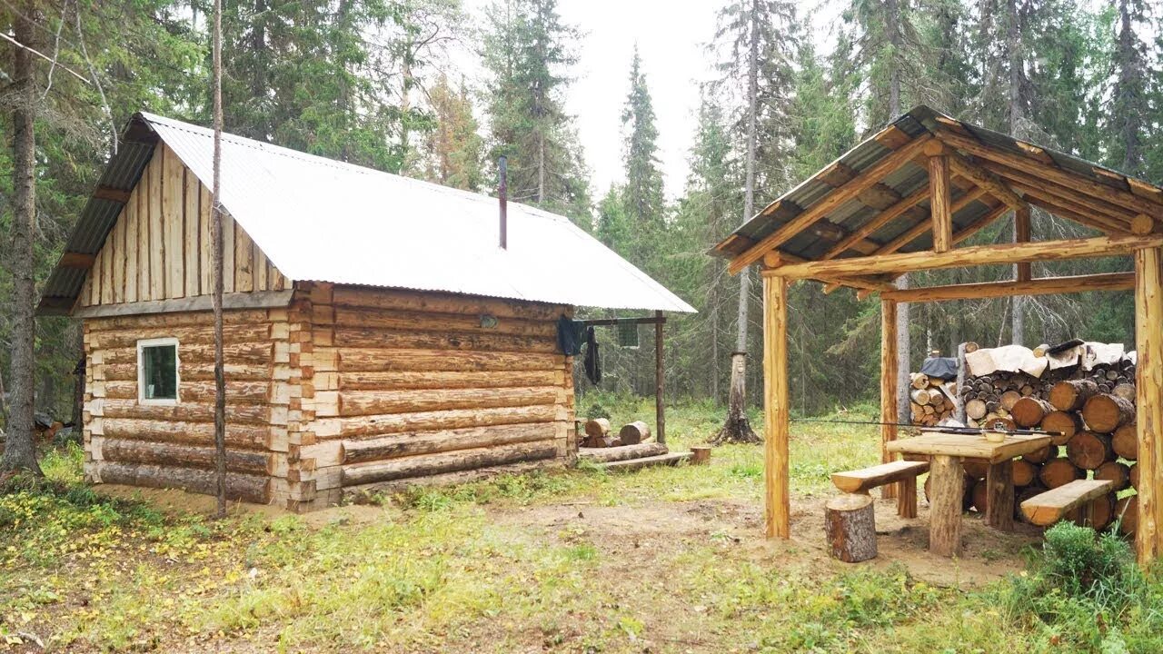 5 лет тайге. Охотничьи заимки и избушки в тайге. рыбацкая изба в тайге. заимка охотника в тайге. лесные заимки в тайге.