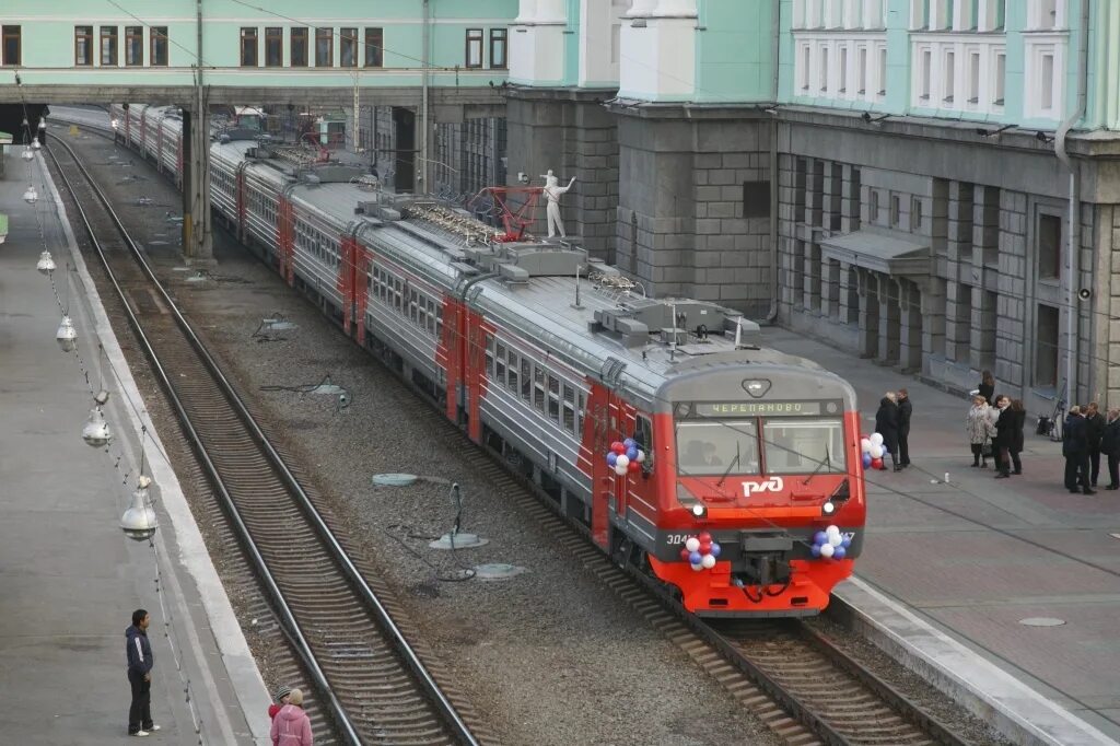 Есть ли поезд новосибирск. Новосибирский электропоезд. Электрички. Электропоезда Новосибирск. Поезд электричка.