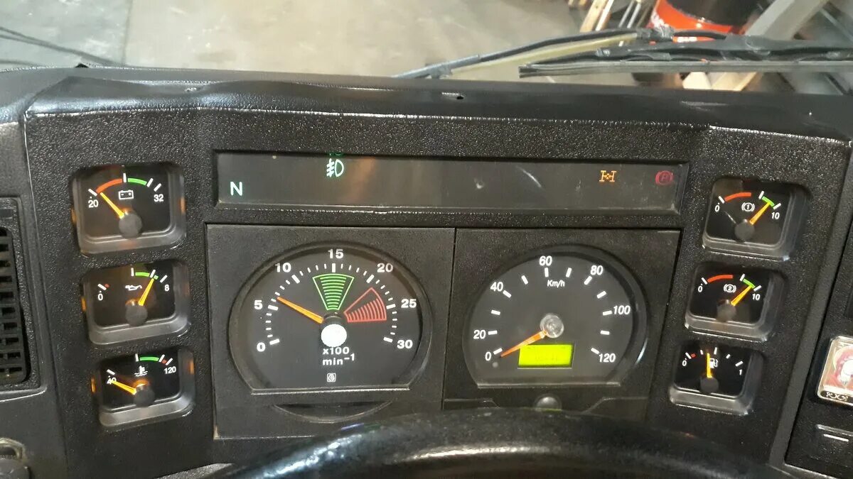 щиток приборов маз 6430. маз 6430 кнопка блокировки колес. панель приборов маз евро 5440. приборы маз 6430. приборы маз 6430.