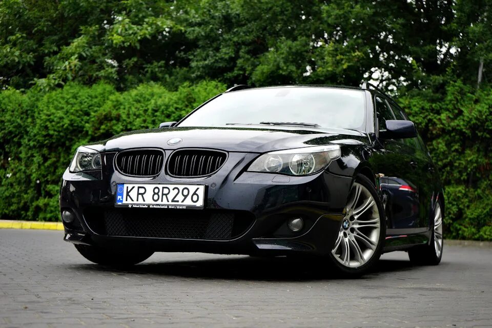 BMW e60 m Performance. BMW e60 m Performance Black. БМВ е60 черные ноздри сдвоенные. BMW e60 ноздри. Бмв е60 черная