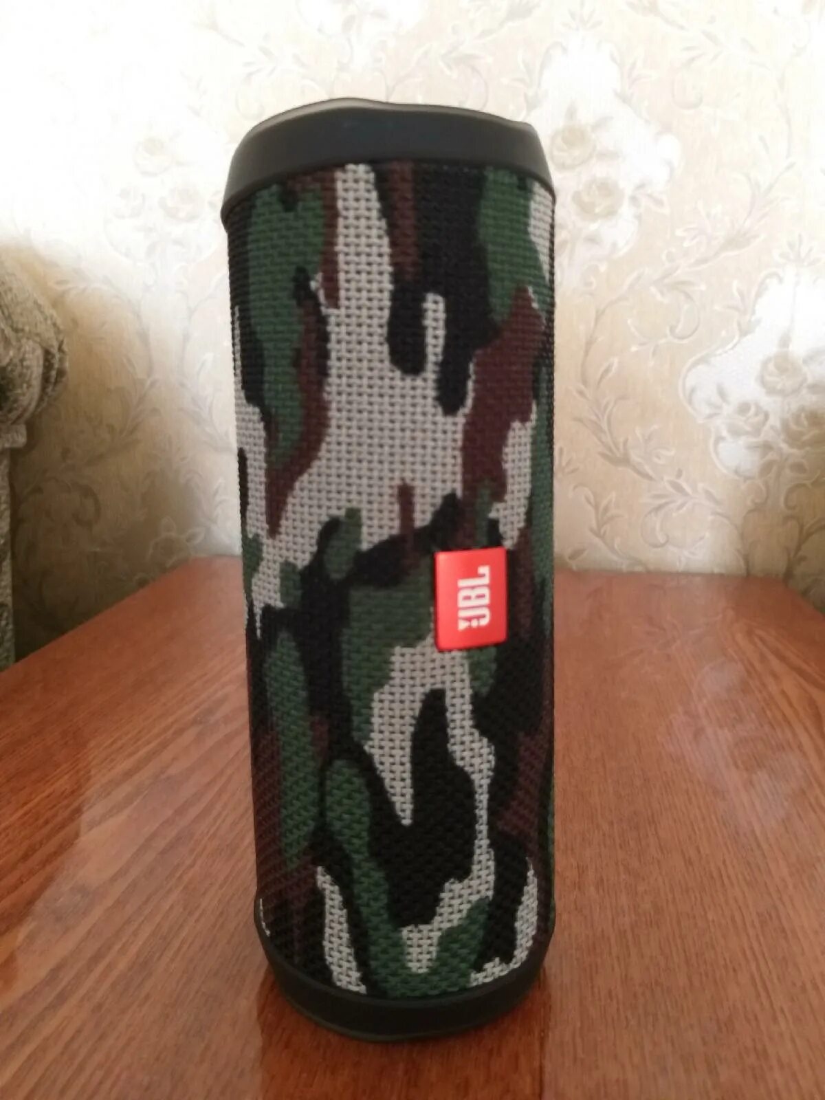 Flip 4 flip 5. JBL Flip 4 Camouflage. JBL Flip 4 камуфляжная. Колонка JBL Flip 5 камуфляж. JBL Flip 5 хаки белая.