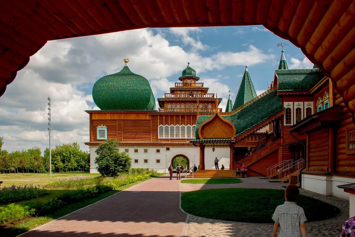 Летний дворец алексея михайловича в коломенском 17 век. Коломенское дворец царя алексея михайловича. Деревянный дворец алексея михайловича в коломенском. Царский дворец в коломенском, москва. Дворец царя алексея михайловича в музее-заповеднике коломенское.