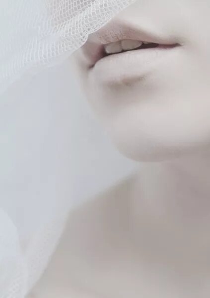 Макияж с белыми губами. Белые губы эстетика. Губы эстетика. Красивые белые губы. Белая помада для губ.
