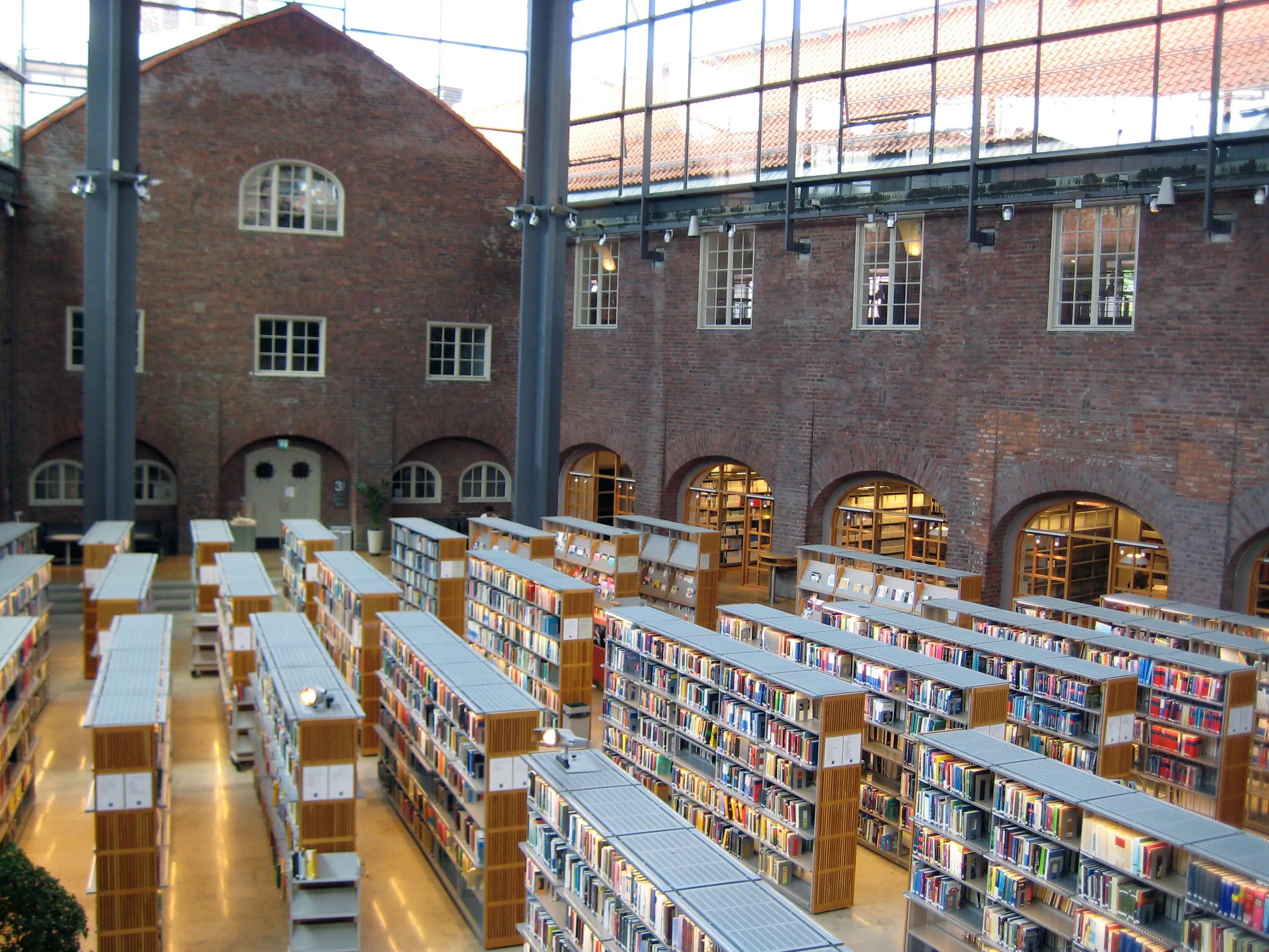 Random library. Книжная архитектура. здание для чтения. библиотека random. нниг учебное заведение.