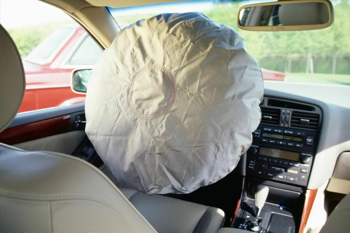 Безопасность автомобиля россия. Takata подушки. Подушки безопасности в автомобиле. Сработанные подушки безопасности. Airbag подушки безопасности.