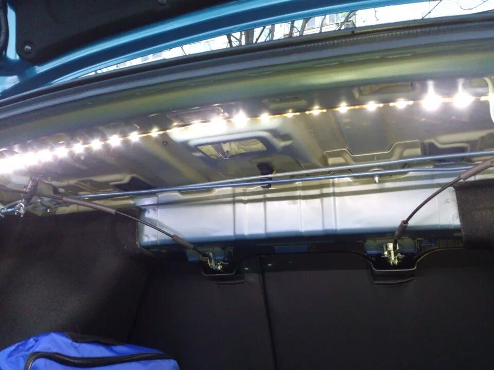 Купить подсветку багажника. Подсветка багажника Kia Sportage 3. Подсветка багажника ГАЗ 3110. Киа Церато 2013 подсветка багажника. Подсветка багажника Мерседес 123.
