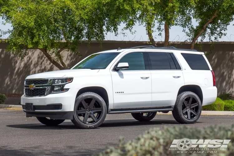 Tahoe k2. Шевроле тахо 22. тахо шевроле r22. chevrolet tahoe диски r22. chevrolet tahoe на 22 дисках.