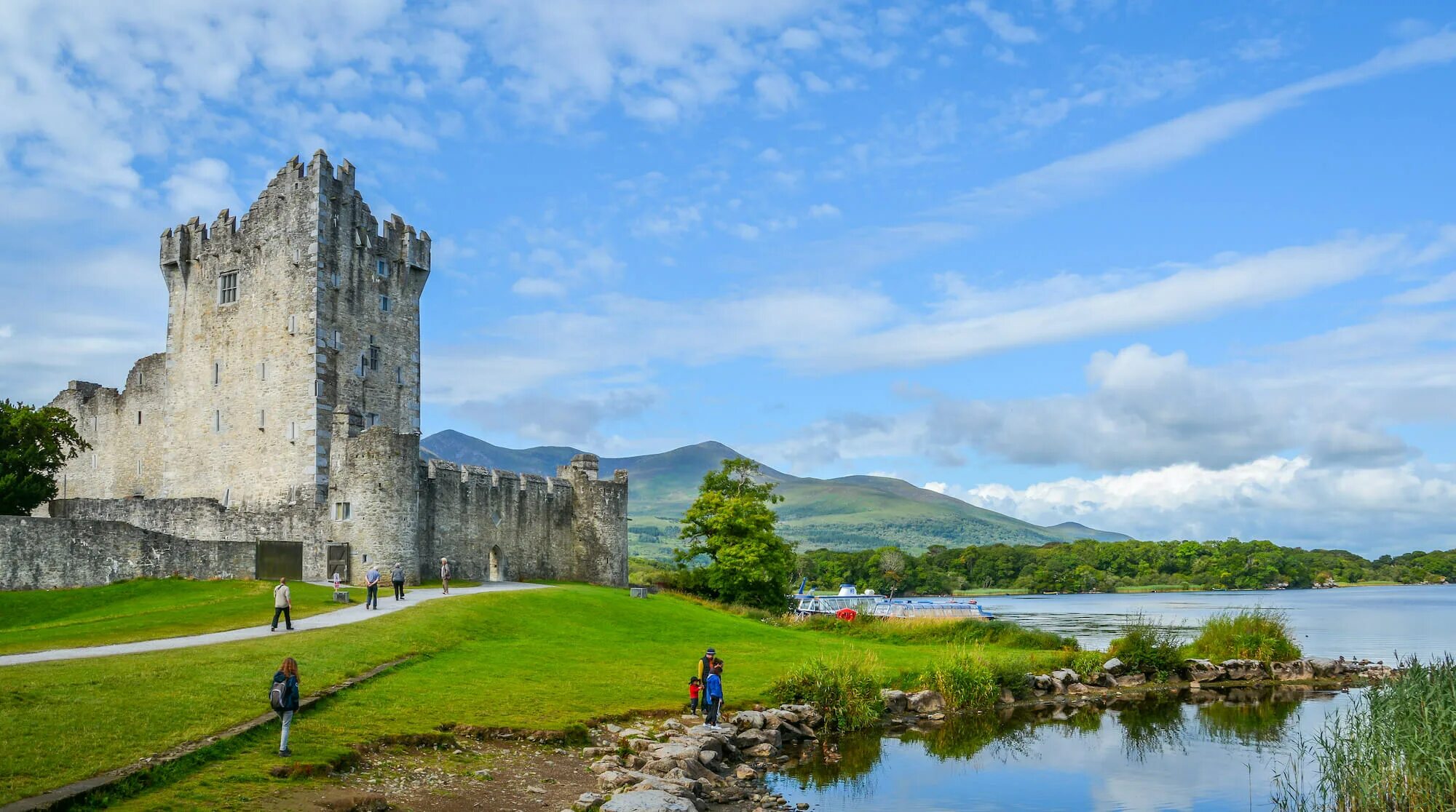 Замок блэкрок ирландия. Изумрудный остров ирландия. Southern ireland. Южная ирландия. Замок данлюс (антрим, ирландия.