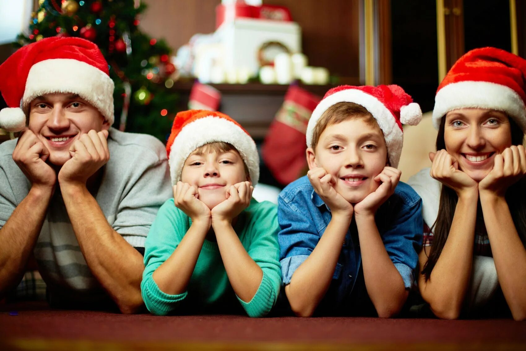 Santa's family. Santa family. Рождество семья. Santa's family. Дед мороз для детей.