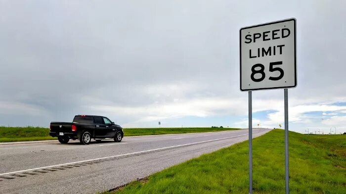 Speed limit is. Speed limits. 85 миль в час.