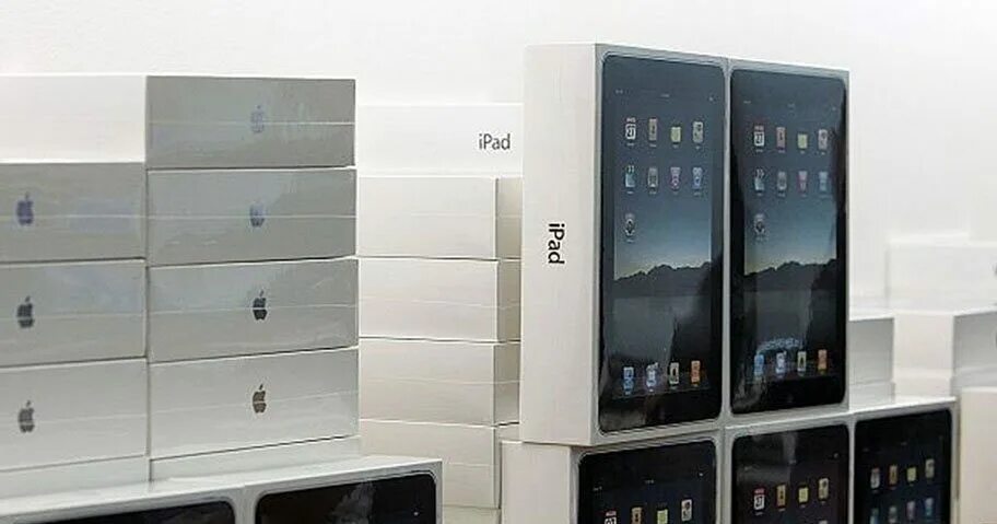 Магазин списанной техники apple за 0. Много айфонов. Много айфонов в коробках. Много айпадов в коробках. Техника Apple в коробках.