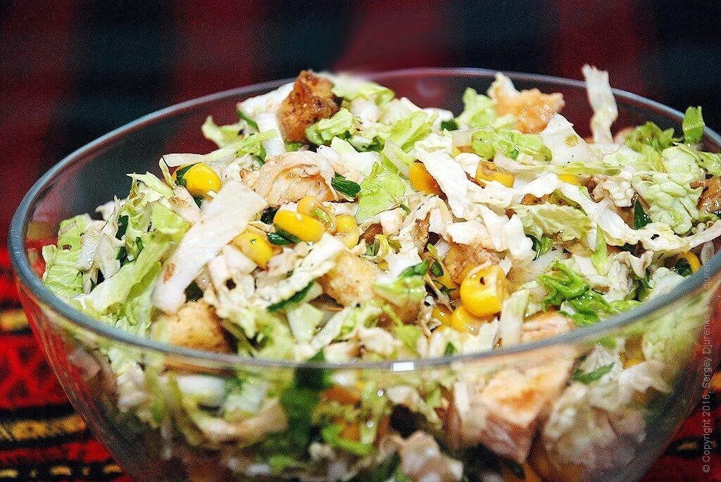 Вкусный салат с пекинской капустой. Постный салат с пекинской капустой и огурцом. Салат c фасолью и пекинской капустой. Что приготовить можно из пекинской капусты салаты. Салат из пекинскойскапусты.