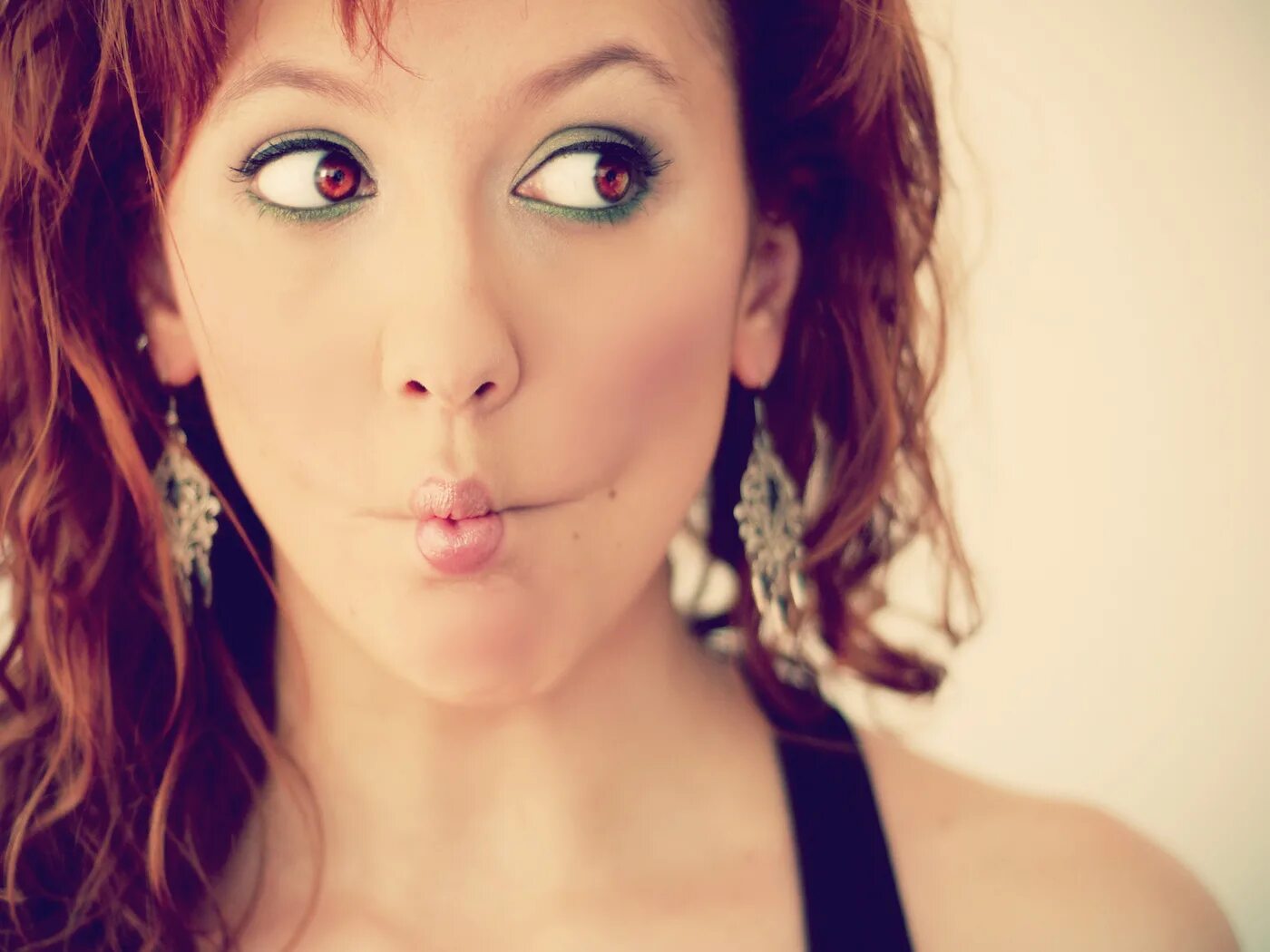 Сказки зачем ты мне строишь глазки. Строишь глазки музыка. Строить глазки фразеологизм. Строить глазки картинка. Восточные сказки ноты для фортепиано.