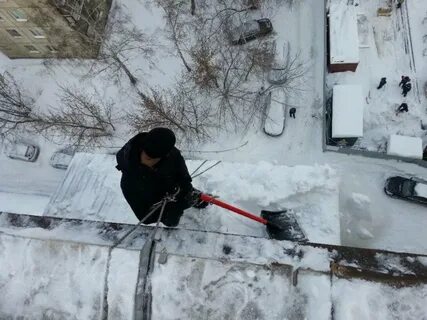 Снег с балкона