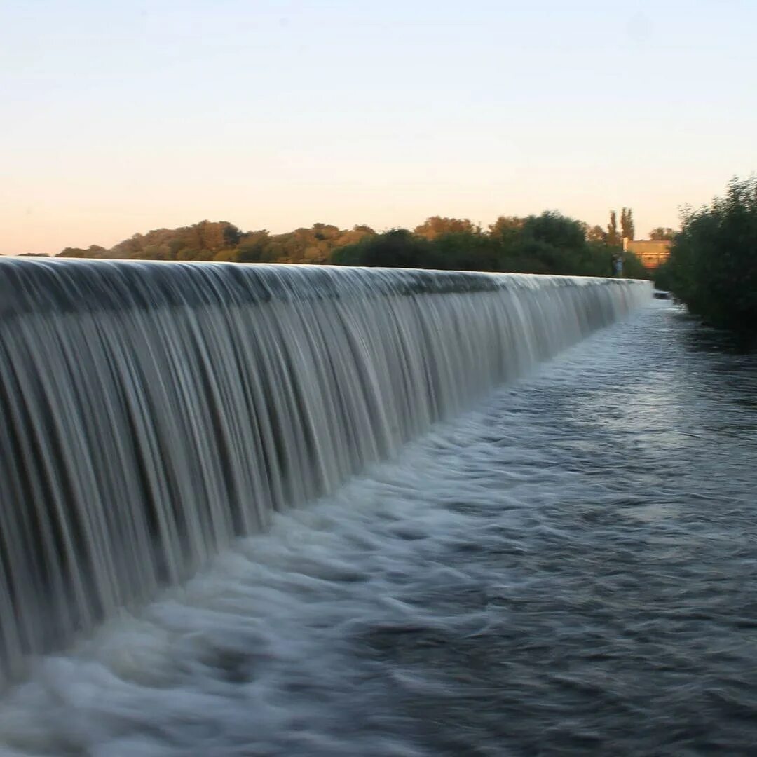 Пороги липецк. Дамба водопад Липецк. Водопад в Липецкой области Задонский. Липецкая плотина водопад. Водопад в Липецке на набережной.