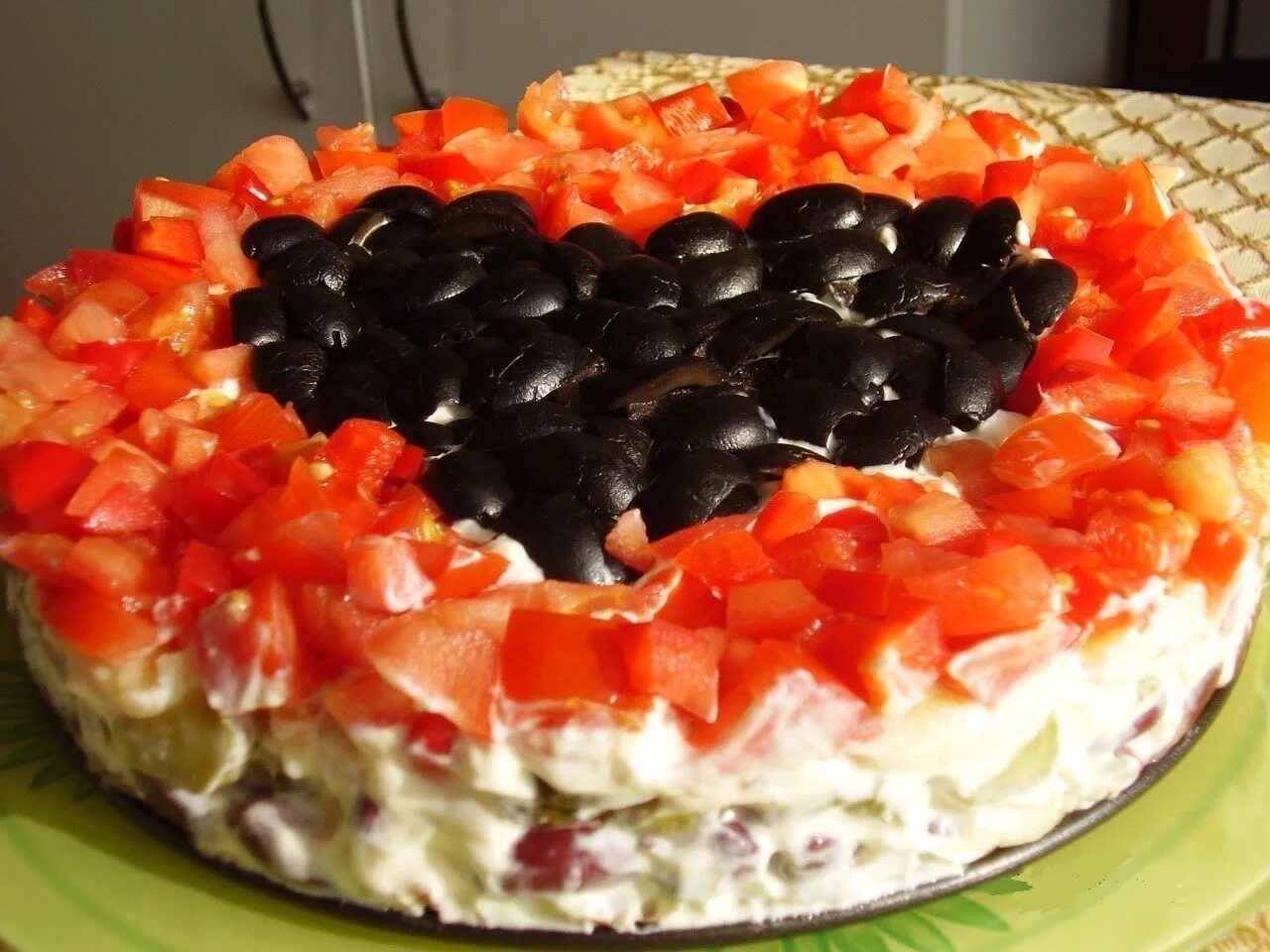 Салат коварство и любовь. Коварство рецепты. Салат коварство и любовь. Салат с говядиной слоями. Коварство рецепты.