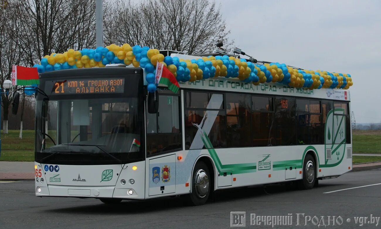 Гродненские автобусы. Автобусная остановка Гродно. Гродно троллейбус фото. Видео автовокзал в Гродно.