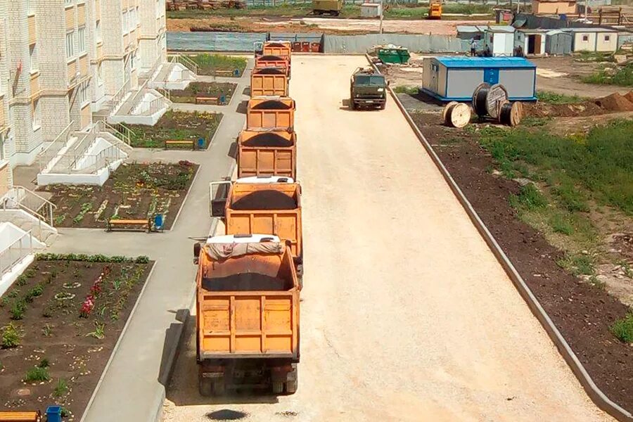 Тамбов северная часть города. Яма авто во дворе дома. Новая школа на севере тамбова. Подъездные пути тамбов. Пахотная улица тамбов.