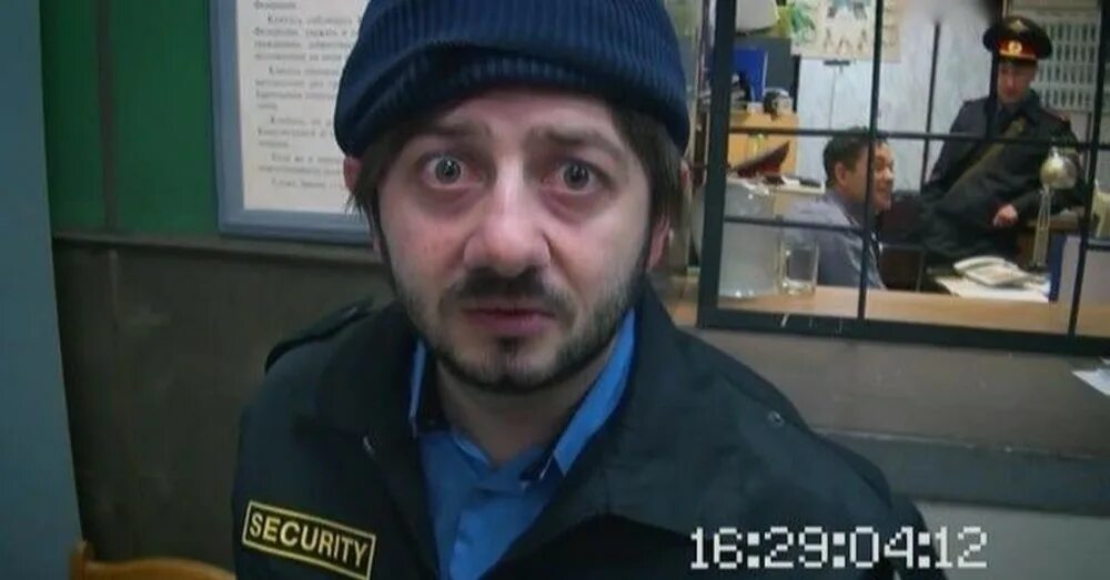 Демис карибидис бородач. Я не в курсе ребят. Бородач ребята. Ребят я не в курсе бородач. Мем понять и простить бородач.