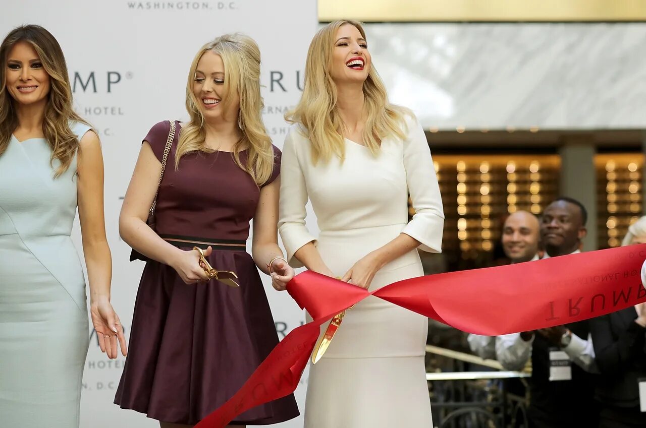 Старшая дочь трампа. Дочь дональда трампа, иванка трамп. Старшая дочь трампа. Старшая дочь трампа. Кушнер муж иванки трамп.