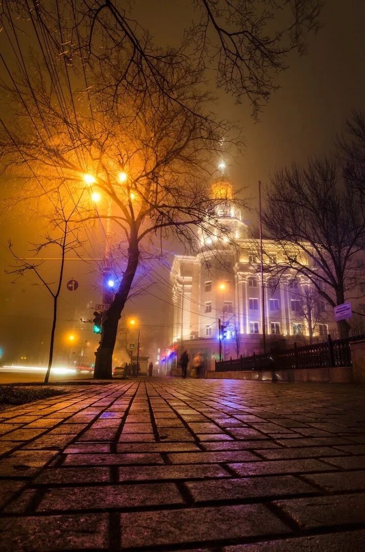 Ночной городской пейзаж. Весенний Вечерний город. Весенний вечер в городе. Улица ночью весной