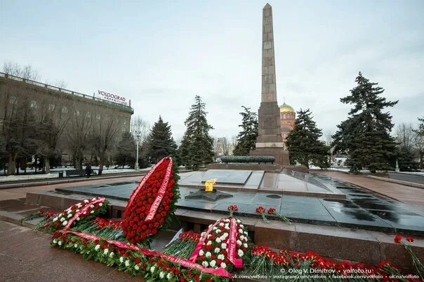 Память площадь павших борцов 2 фото Волгоград От проспекта Ленина до площади Павших Борцов МИР ВОКРУГ МЕНЯ Н. А. Дзе