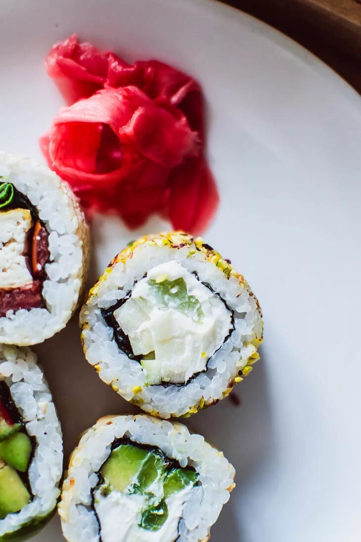 Fusion sushi. Суши Фьюжн. Ролл Фьюжн. Вегетарианские роллы. Горячие роллы.