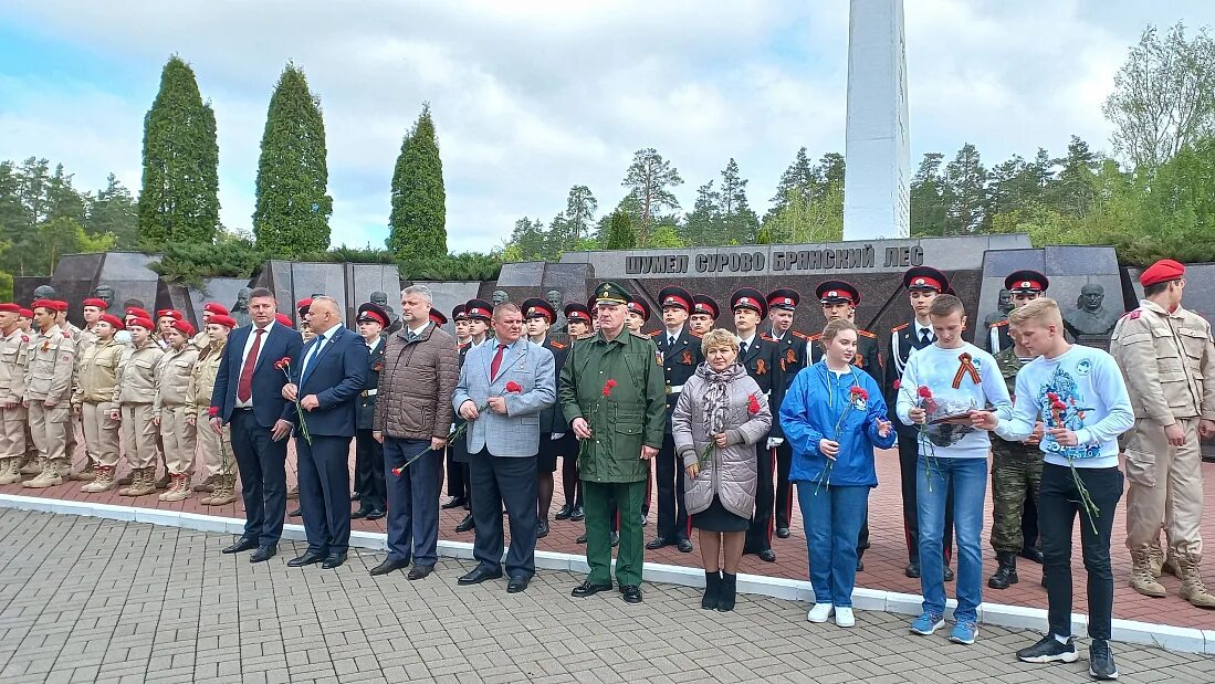 Погода касторное курской области на 10 дней. Касторное Курской области. Поселок Касторное Курской области. Касторное Курской области памятники ВОВ. Касторное 9 мая.