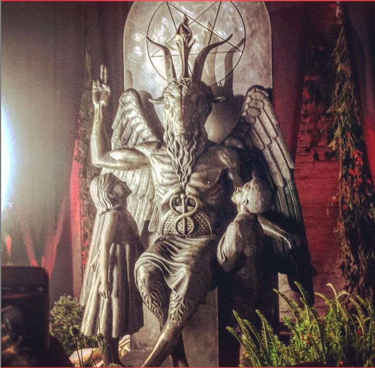 Триумф люцифера. Тайное мировое правительство иллюминаты комитет 300. Поклонение сатане. Behemoth. Сатанизм.