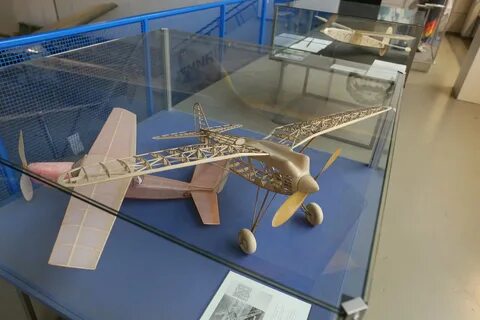 Model aircraft