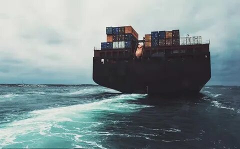Контейнеровозы в шторм