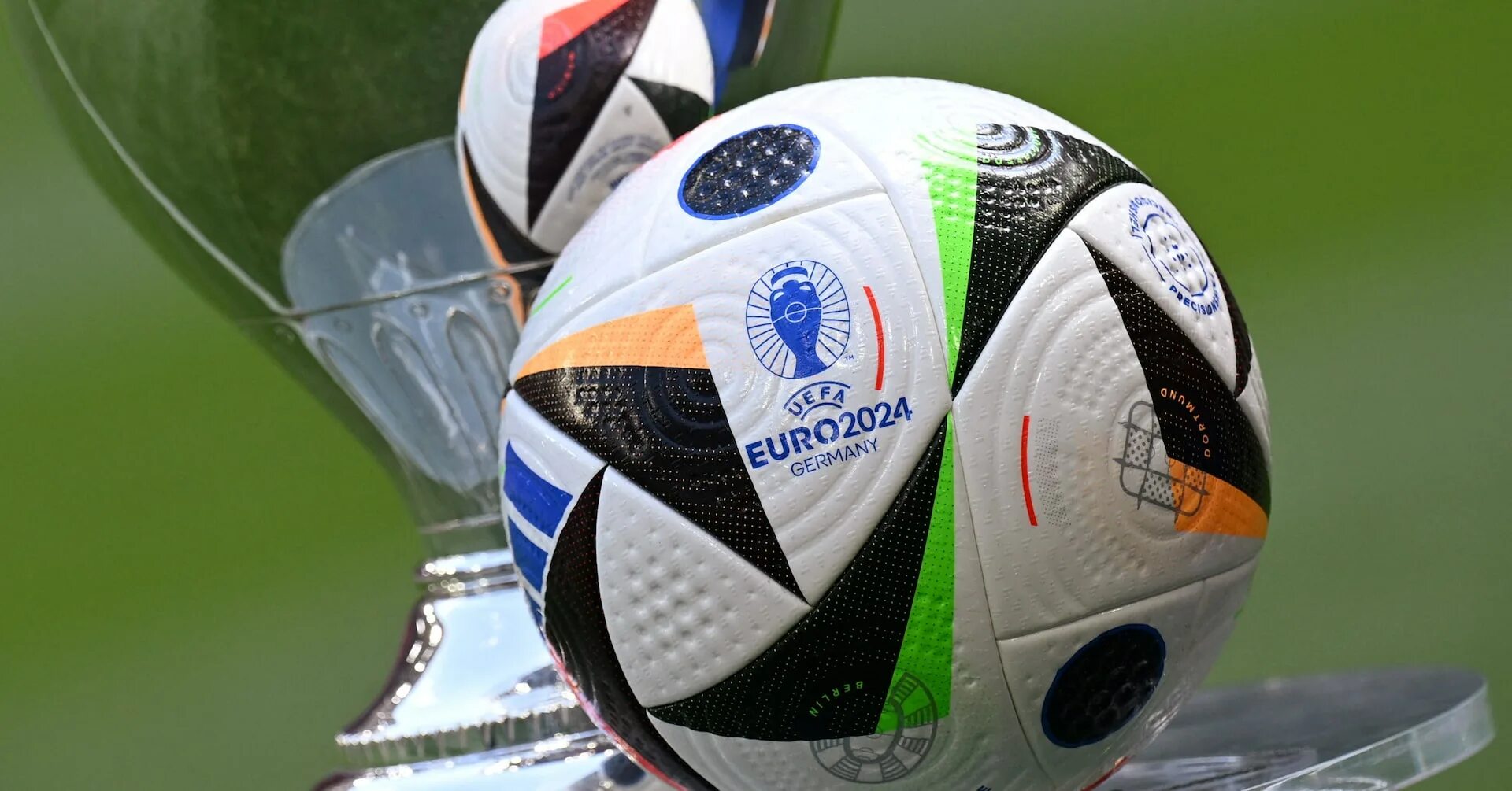 BRAZUCA PRO LIGUE 1 FRANCE 2014 - 2015 ADIDAS MATCH BALL 0. Flickr