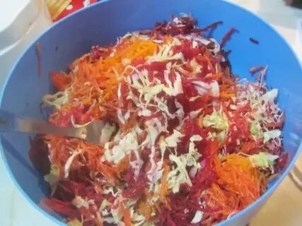 Вкусная капуста с морковью и свеклой