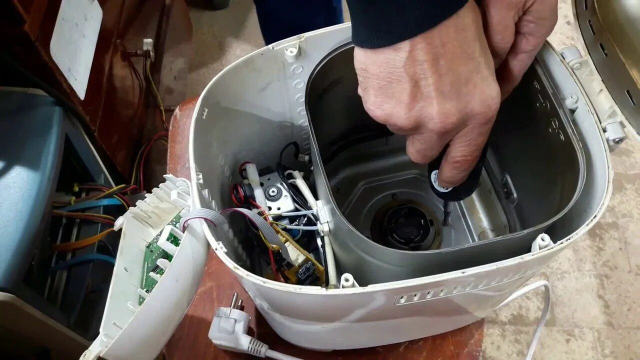 Разборка хлебопечки мулинекс. Как разобрать хлебопечь. Как разобрать хлебопечь. Как разобрать хлебопечь. Ремень привода хлебопечки панасоник sd 2500.