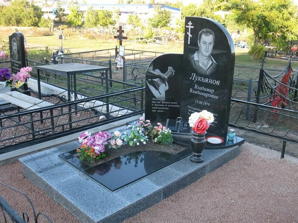 Изготовление и установка памятников в Симферополе в Симферополе