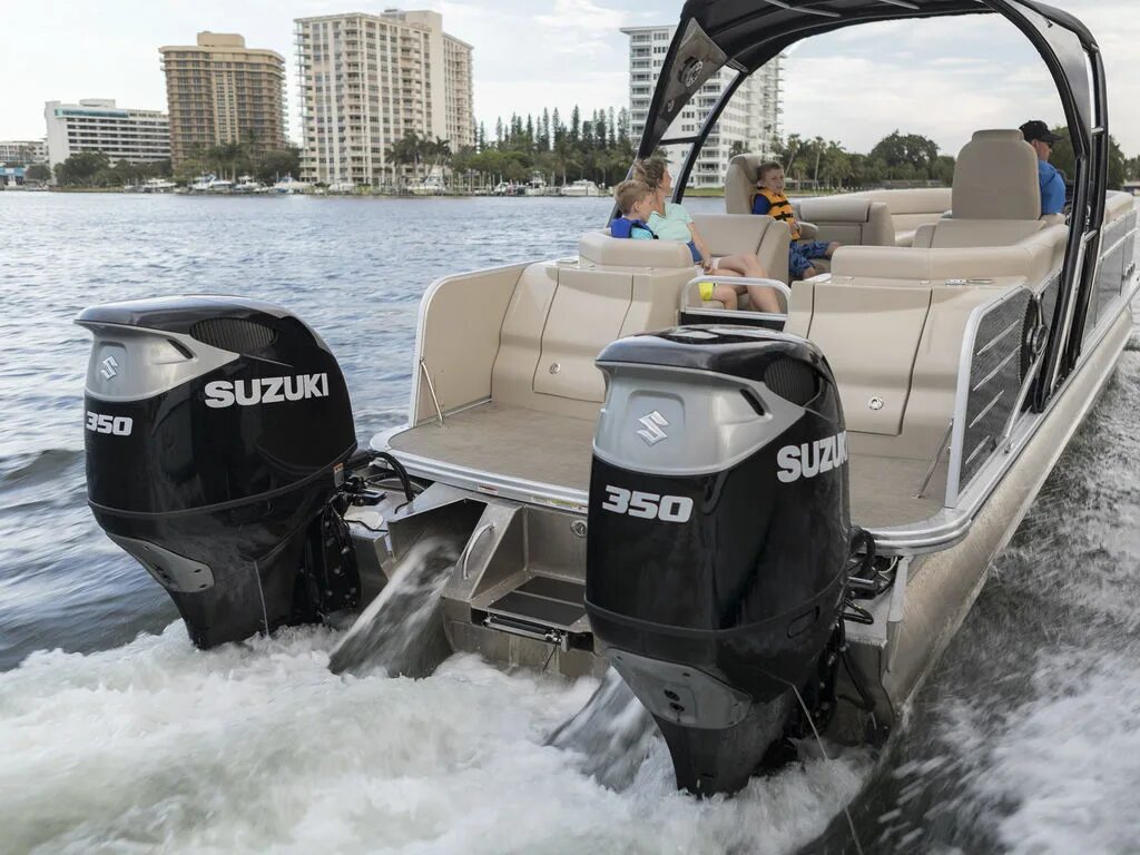 Лодка надувная intex seahawk 2. Suzuki 350 df. Мотор сузуки df20as. Катер с двумя моторами. Катера с двумя подвесными моторами.
