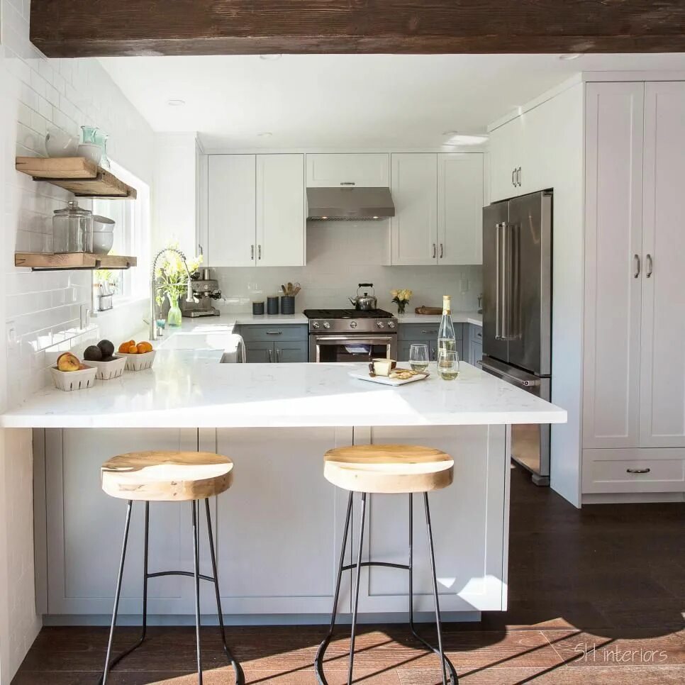 Открытые кухни фото интерьеров Kitchen Island With Built-In Seating: 4 Strong Advantages Kitchen layout, Kitche