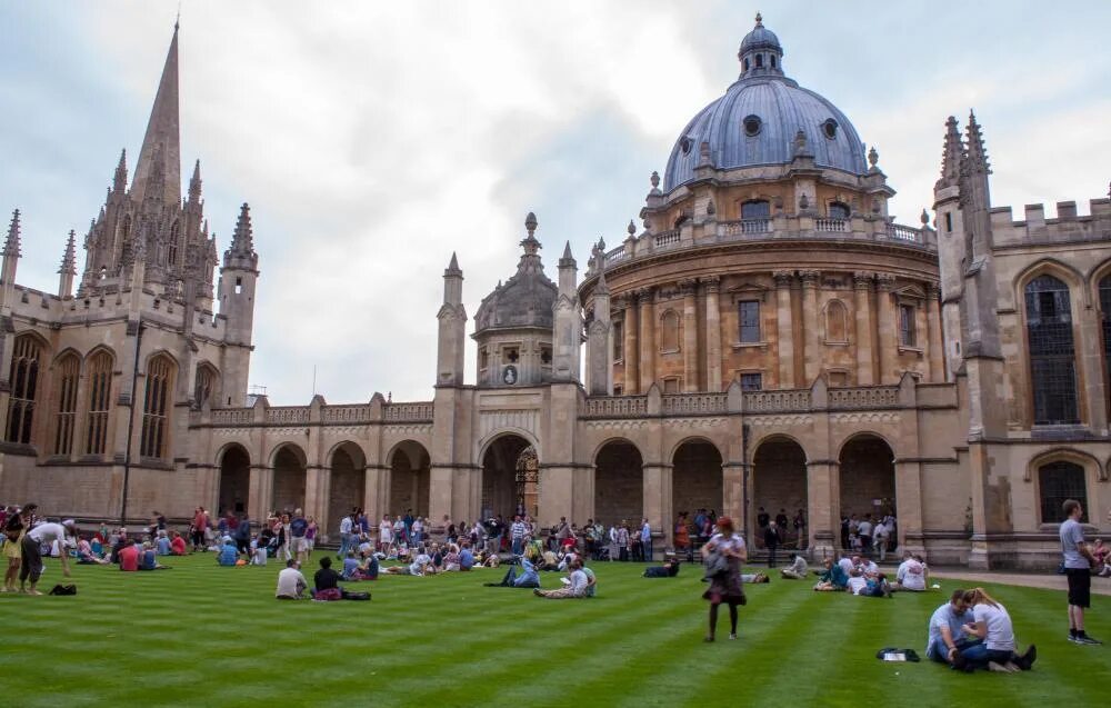 Oxford picture. Сити-оф-Оксфорд университет. Оксфордский университет Великобритания. Оксфорд университет кампус. Оксфордский университет (University of Oxford), Великобритания студенты.