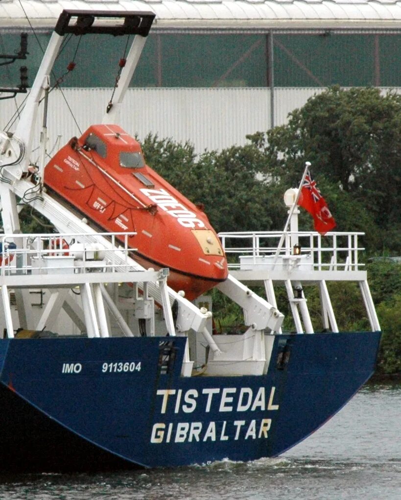 Шлюпки свободного падения. Спасательная капсула Rettungsboot. Спасательная шлюпка. Голландский спасательный катер. Свободно Падающая спасательная шлюпка.