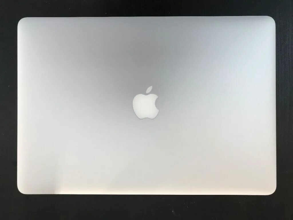 Как сделать макбук. Матовая пленка на макбук. матовая пленка на macbook. вмятина на макбуке. обклеенный макбук.