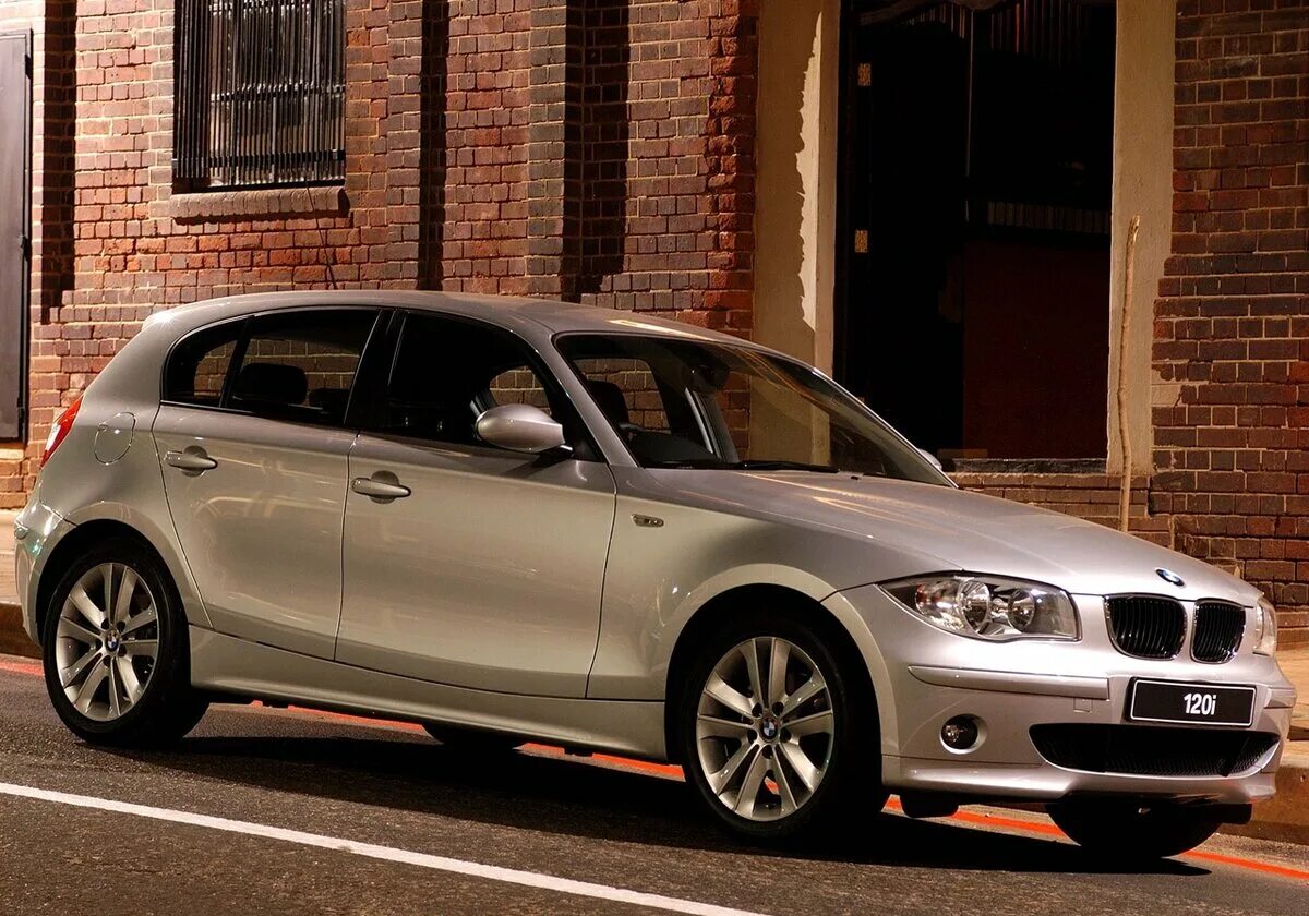 Бмв 1 е81. Bmw 120i e87. bmw 1 e87. bmw 120 e87. бмв е87 120i.