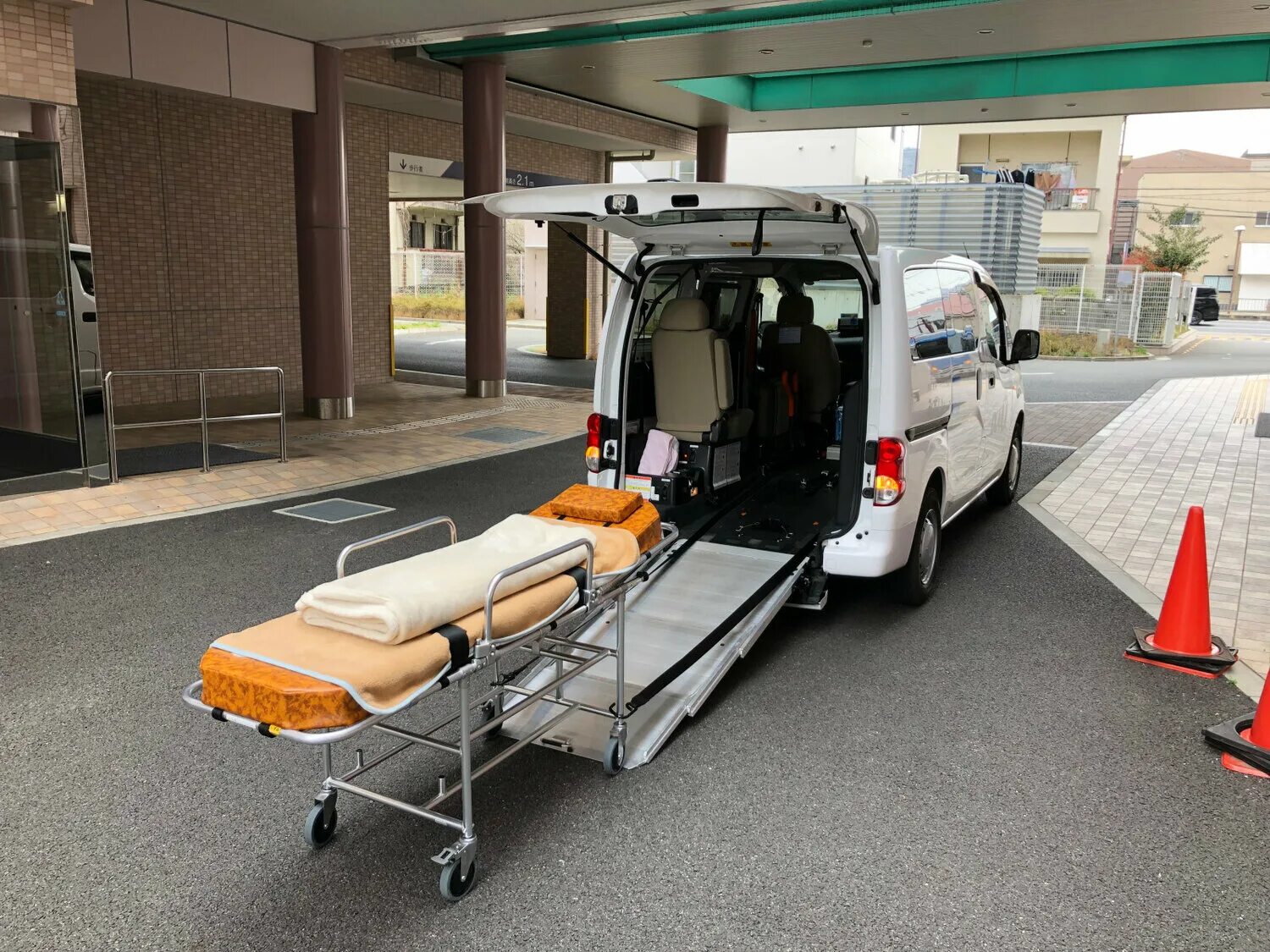 Перевозка лежачих больных в москве из больницы