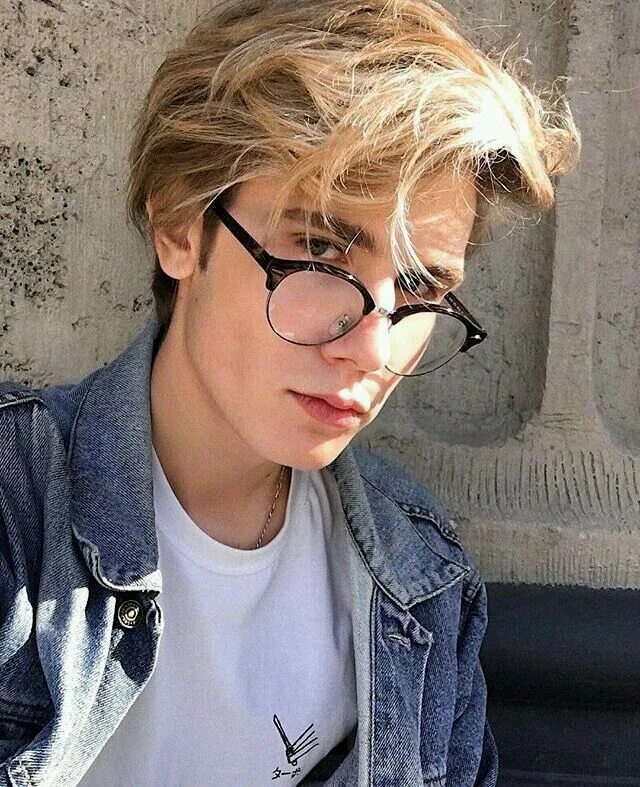 Блондины в очках фото Introducing Sam Harwood by Danny Lang The Fashionisto Stylish glasses for men,