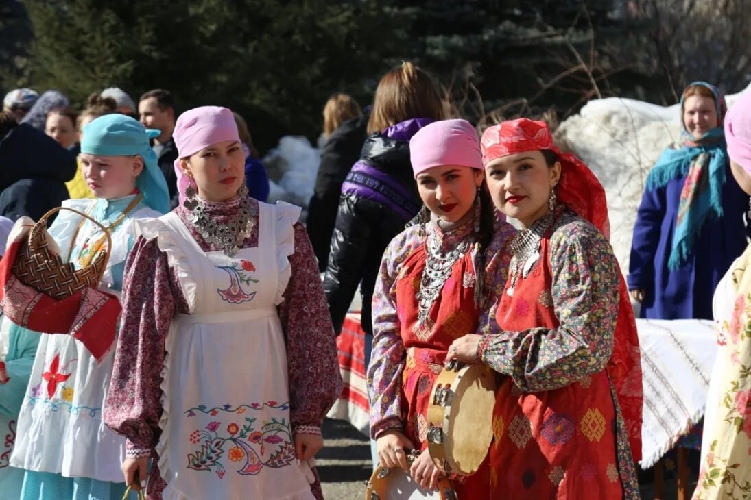 Татарский праздник в марте. Праздники татар. Весенний праздник у татар. Татары празднества. Забайкальские татары.